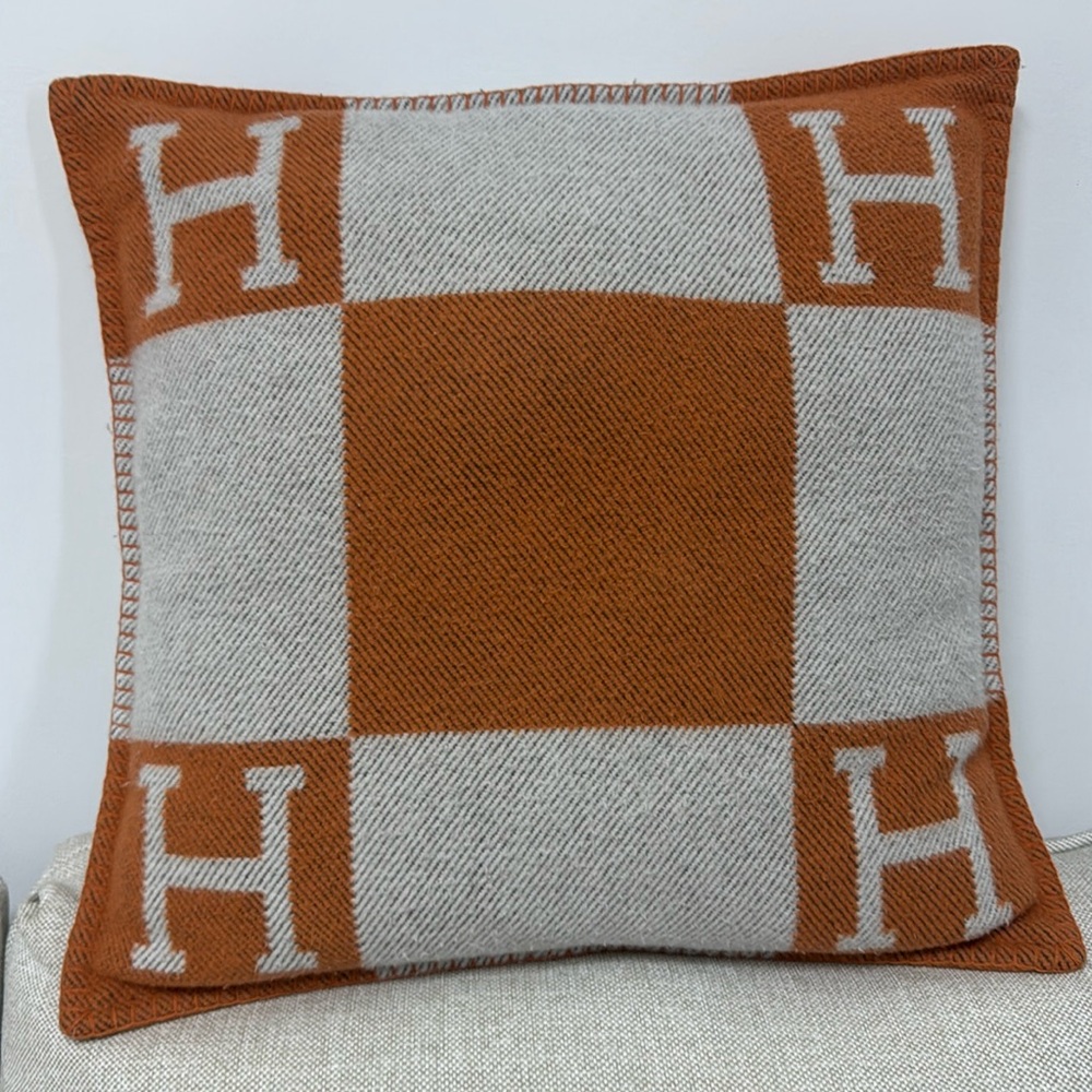 Hermes Avalon pillow orange h
